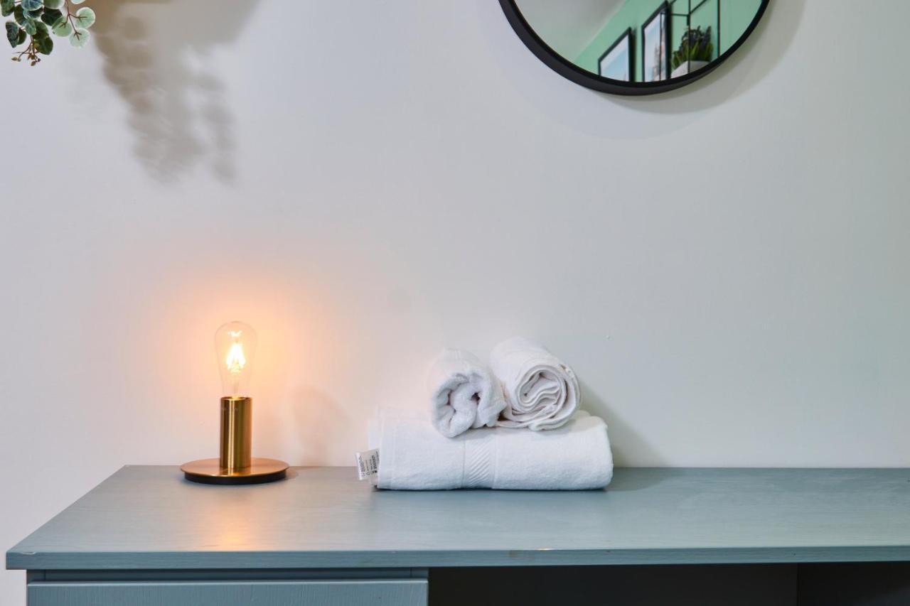 Stunning City Centre 3 Bed, 3 Bath - Sleeps 8! Daire Leeds  Dış mekan fotoğraf